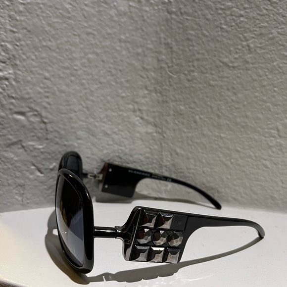 Burberry Black 4019-B Studded Arm
Oversized Sunglasses - Picture 3 of 7